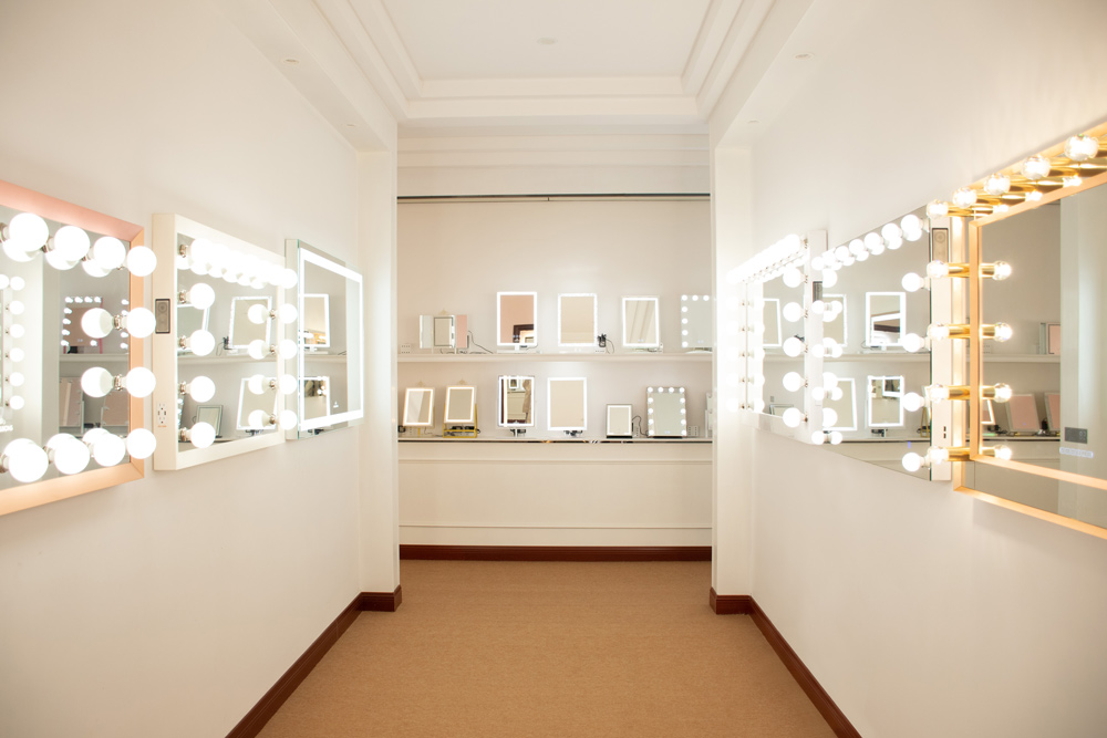 Illuminated Mirror Showroom